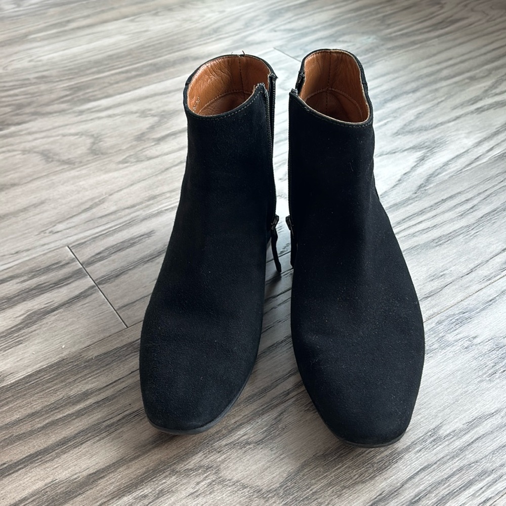 Aquatalia ankle boots size 9